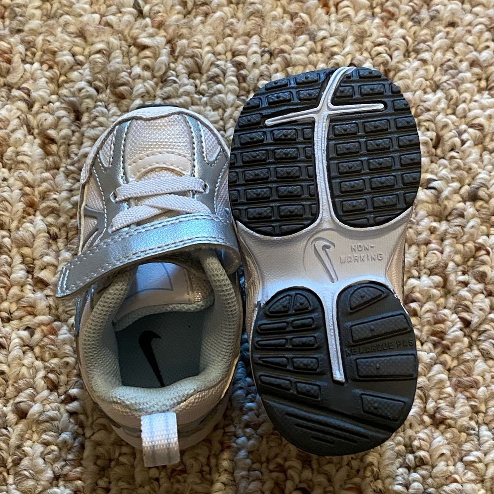 Nike Baby Sneakers - Picture 3 of 4